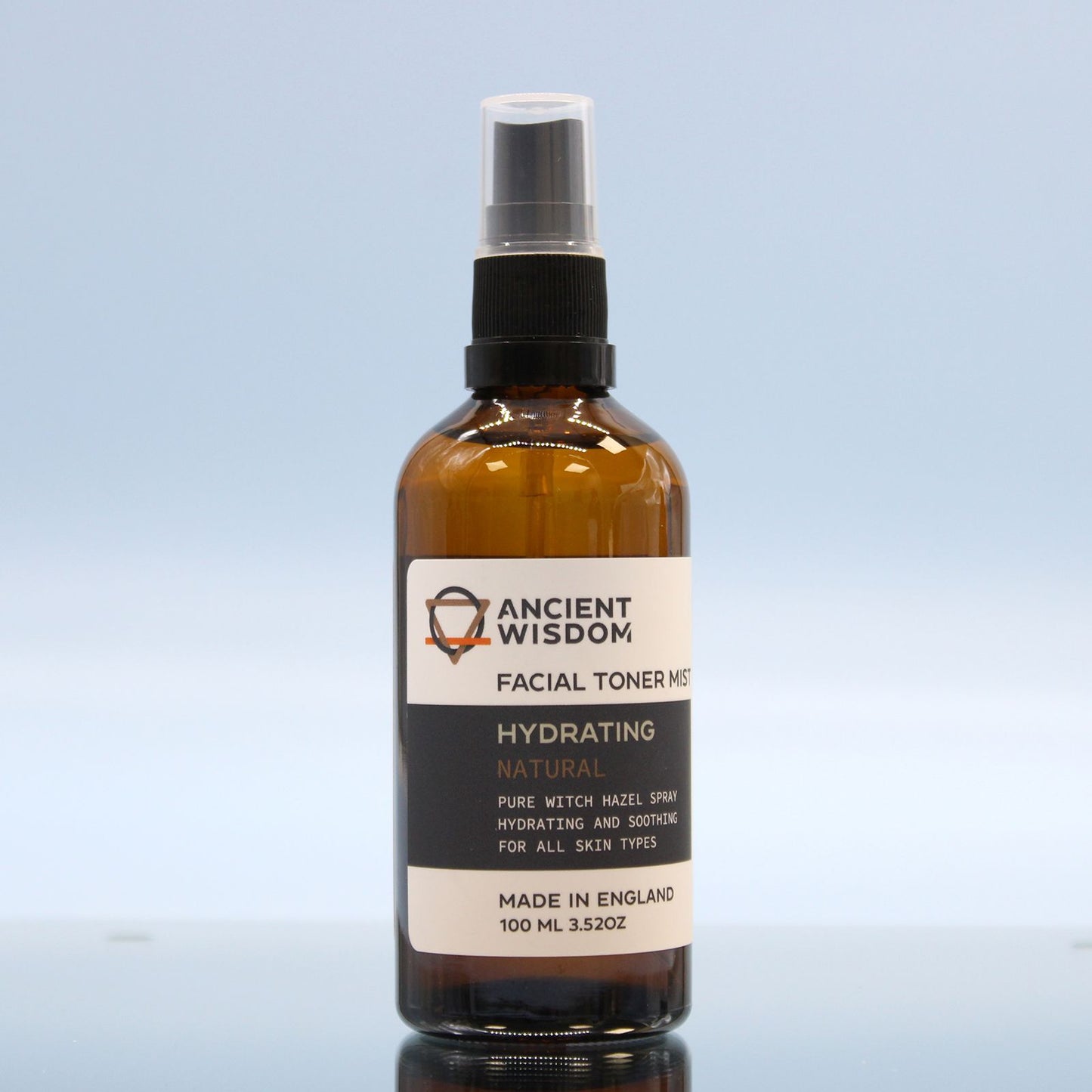 Gesichtstoner von Ancient Wisdom in einer braunen Sprühflasche mit weißem Etikett.
