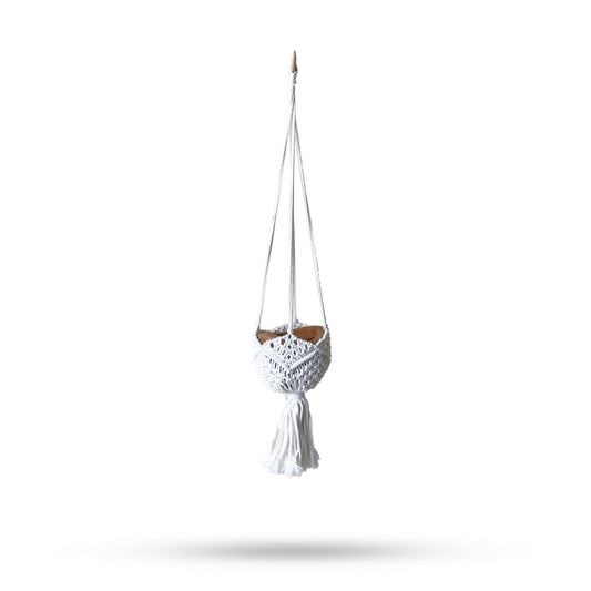 Hängender Makramee-Blumentopfhalter aus Baumwolle mit Holzdetails