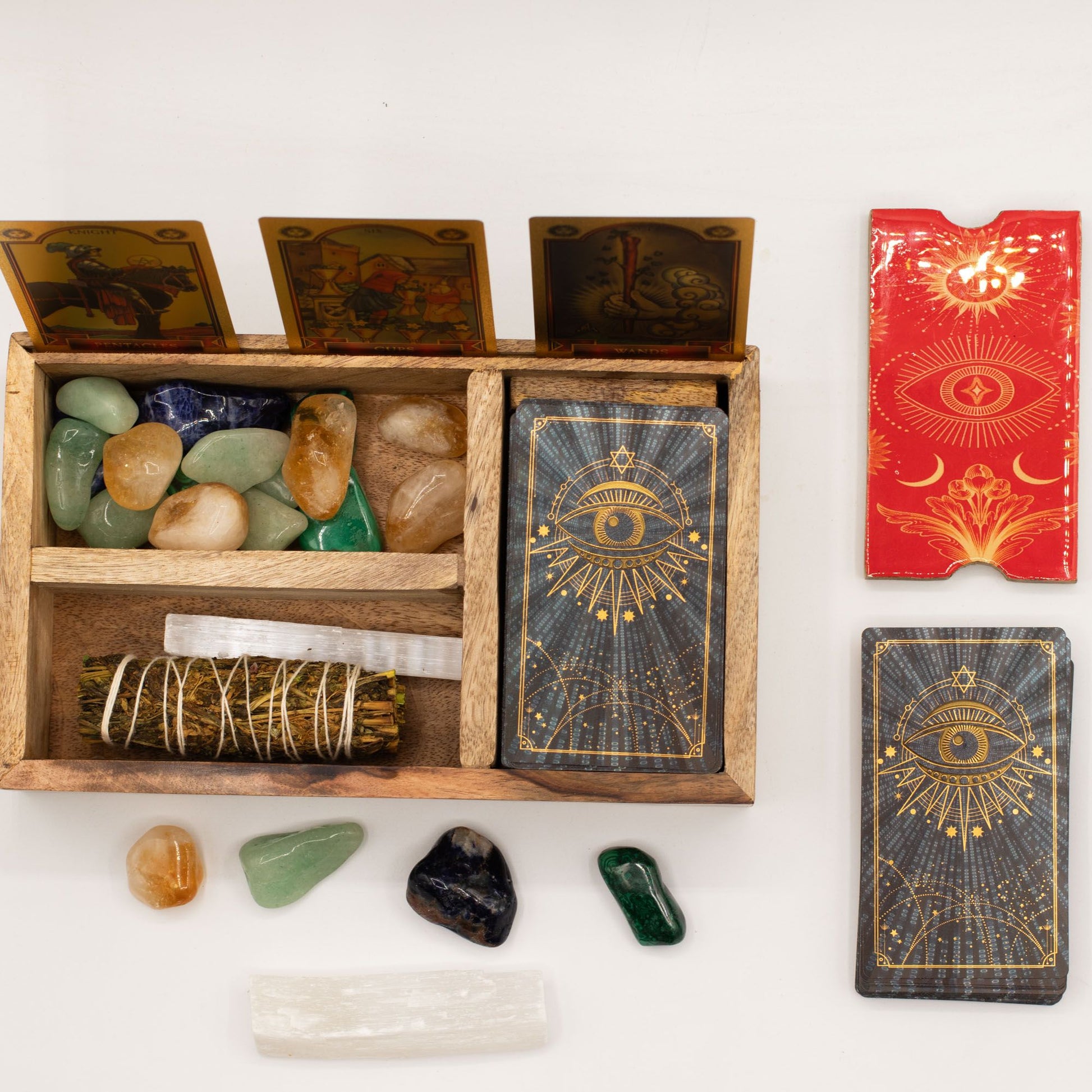 Tarot-Aufbewahrungsbox aus Mangoholz mit drei Fächern und Kartenhalter.