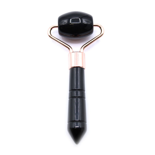 Mini Obsidian Edelstein Gesichtsroller mit roséfarbenem Metallgriff.