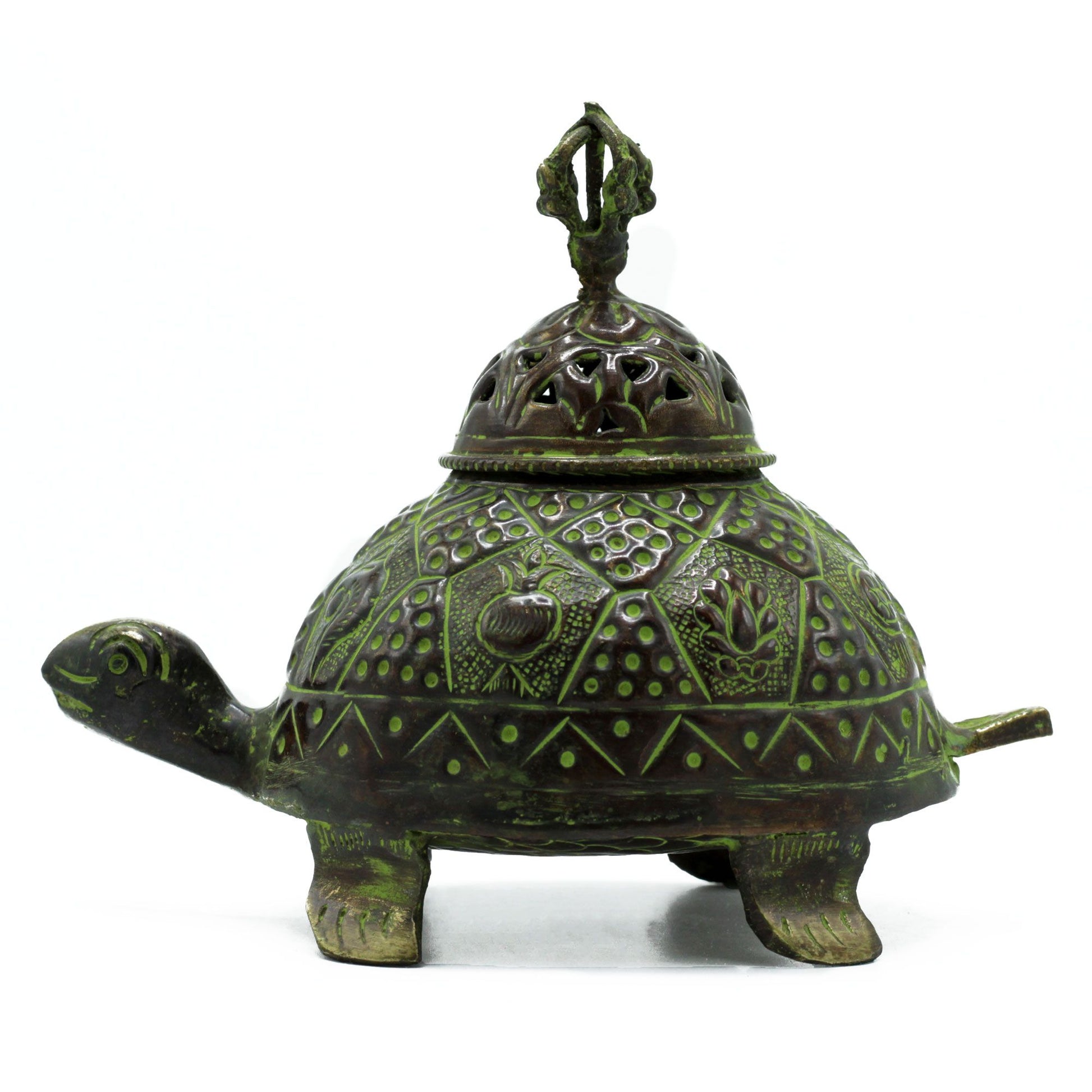 Großer tibetischer Räucherhalter in Schildkrötenform aus Messing mit Grünspan-Patina.