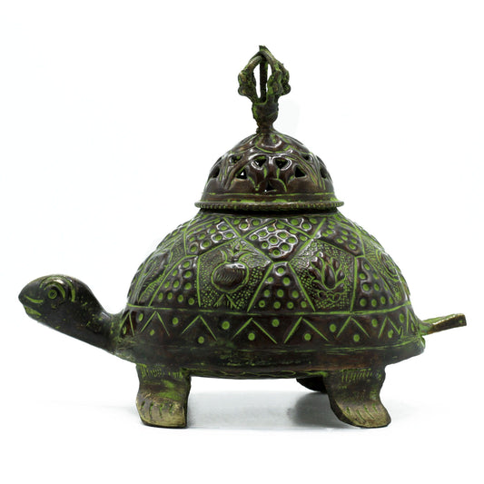 Großer tibetischer Räucherhalter in Schildkrötenform aus Messing mit Grünspan-Patina.