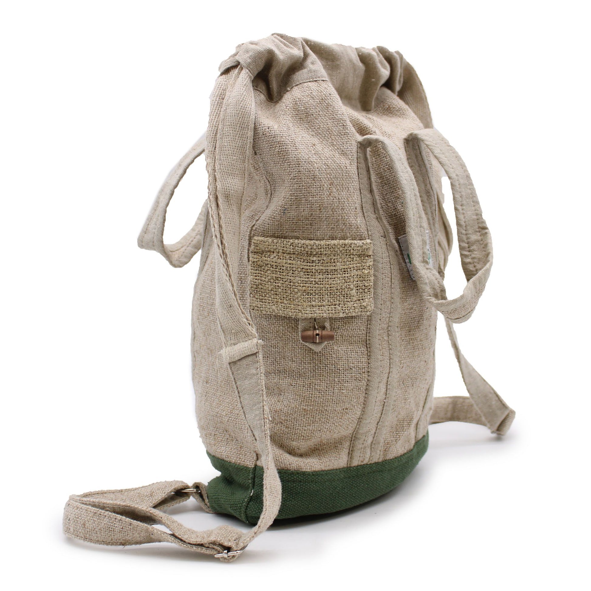 Praktischer Rucksack aus Hanf und Baumwolle mit Holzknopfverschluss.