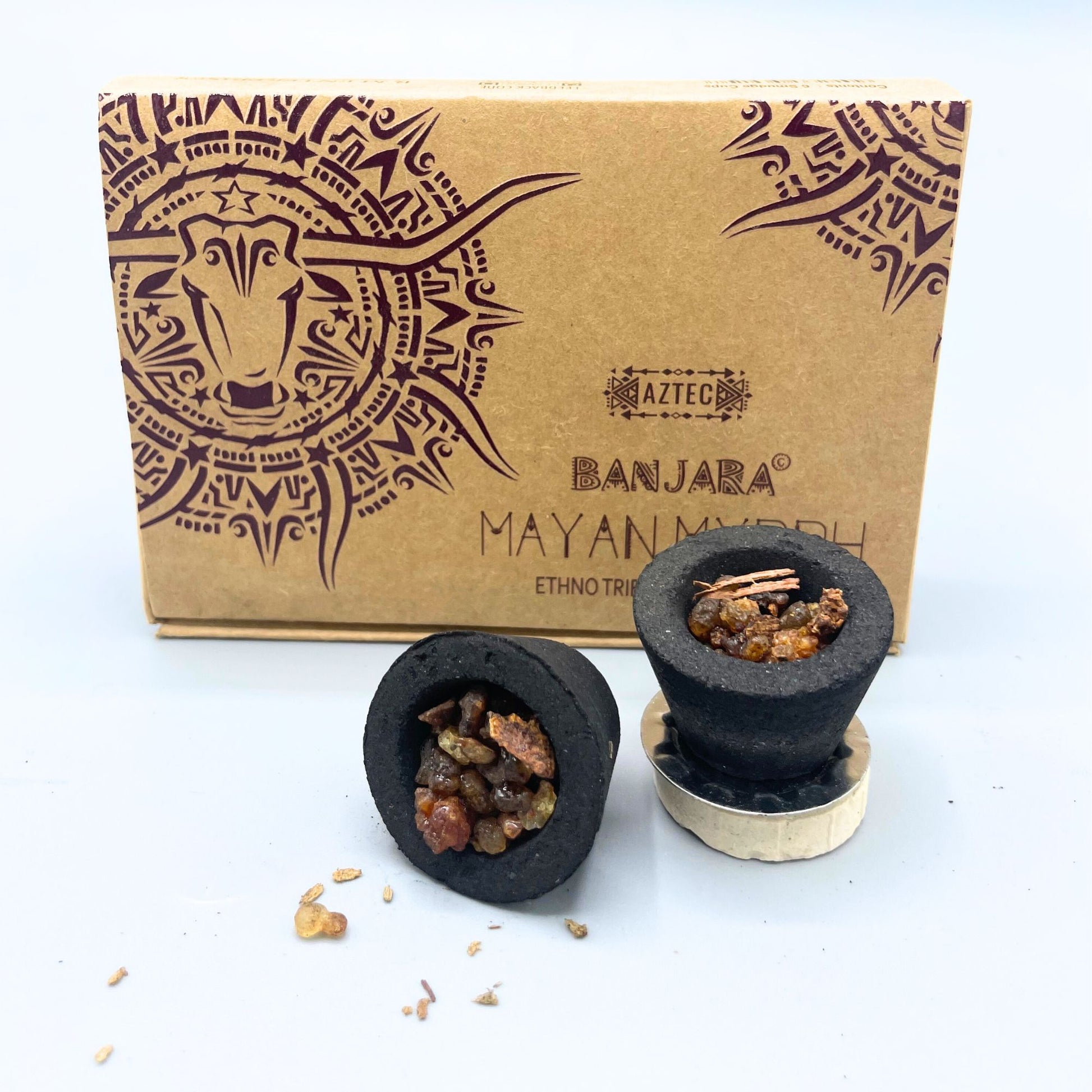 Räucherharz-Cups mit Myrrhe in einem Karton mit aztekischem Design.