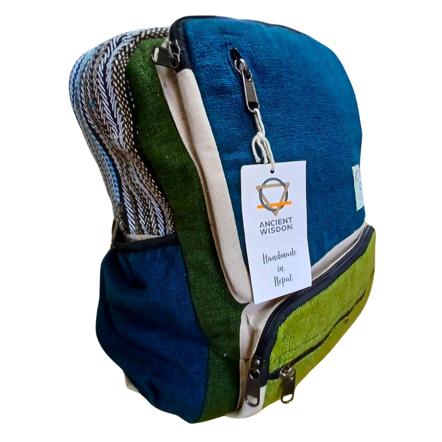 Großer Hanfrucksack in Blau und Grün mit Aufdruck "Handmade in Nepal".