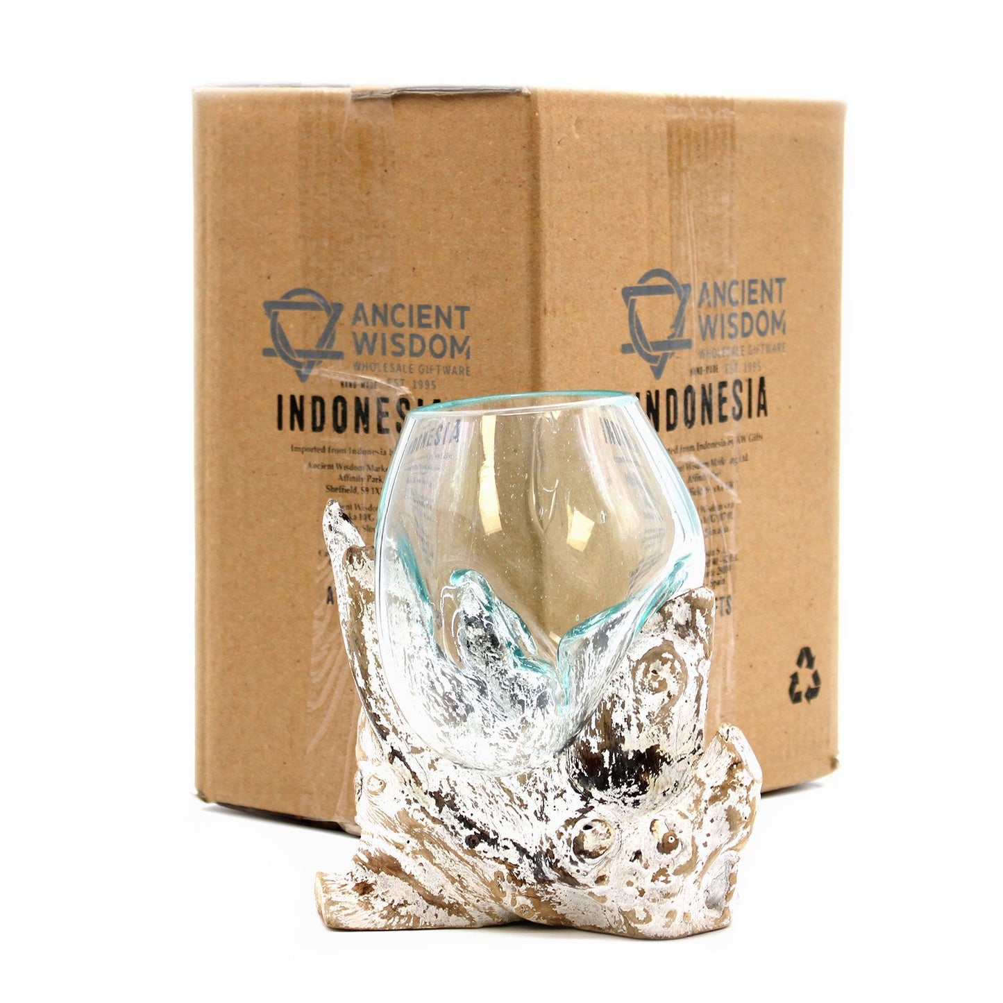 Mittelgroße mundgeblasene Glasschale auf Wurzelholz mit weißem Finish.