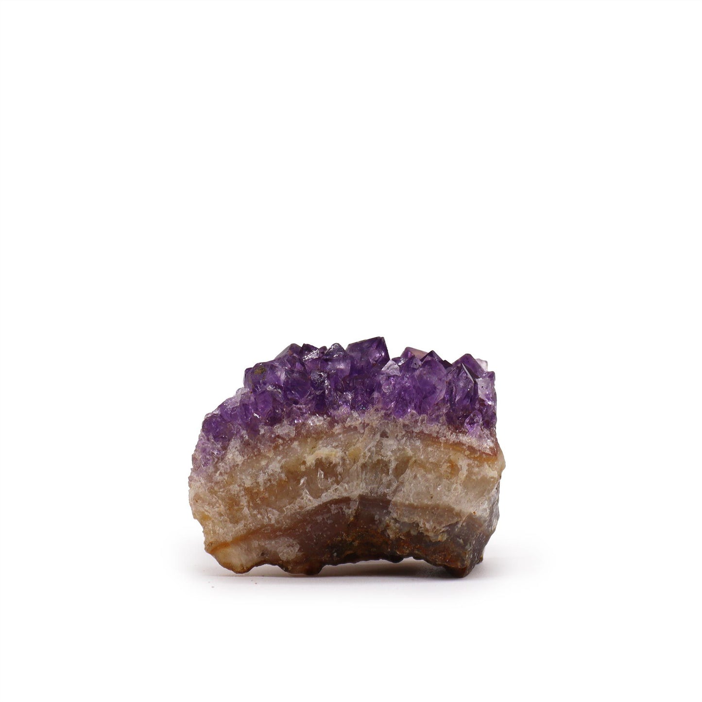 Kleiner natürlicher Amethyst-Cluster mit violetten Kristallen.