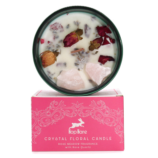 Kristallkerze aus Sojawachs mit Rose, Salbei und Rosenquarz in grünem Glas.