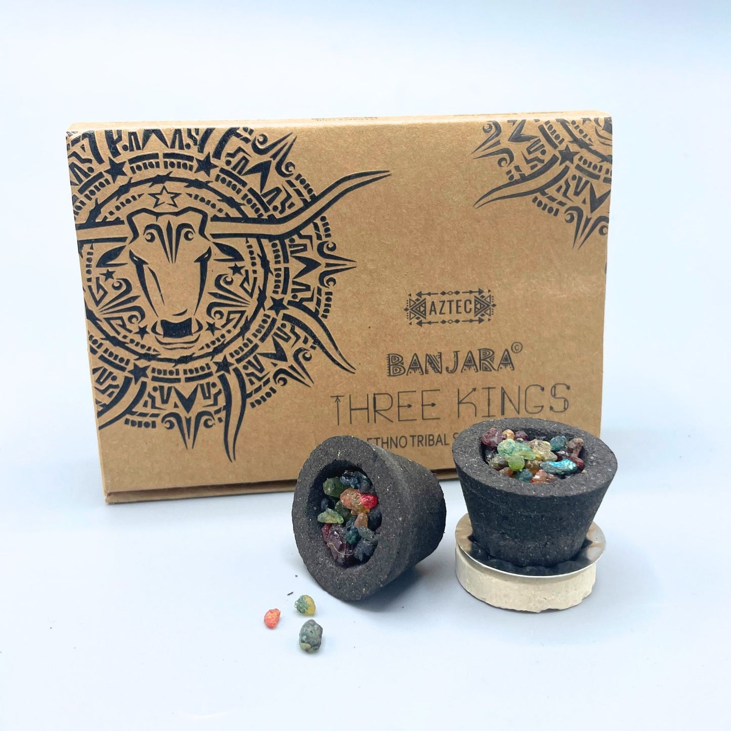 Räucherharz-Cups mit bunten Harzkristallen und aztekischem Design.
