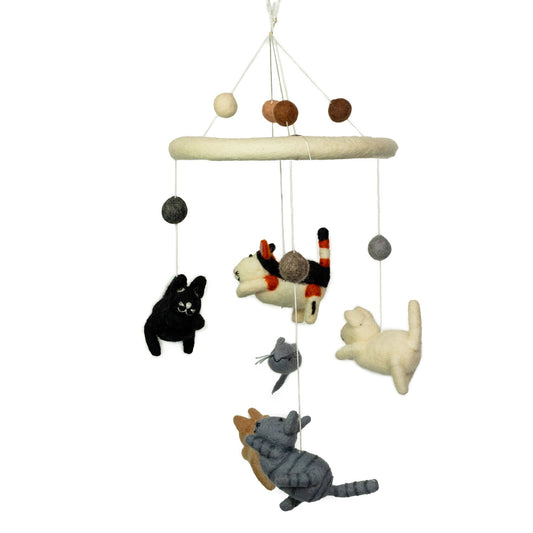 Handgemachtes Filz-Mobile mit Katzen und Mäusen.