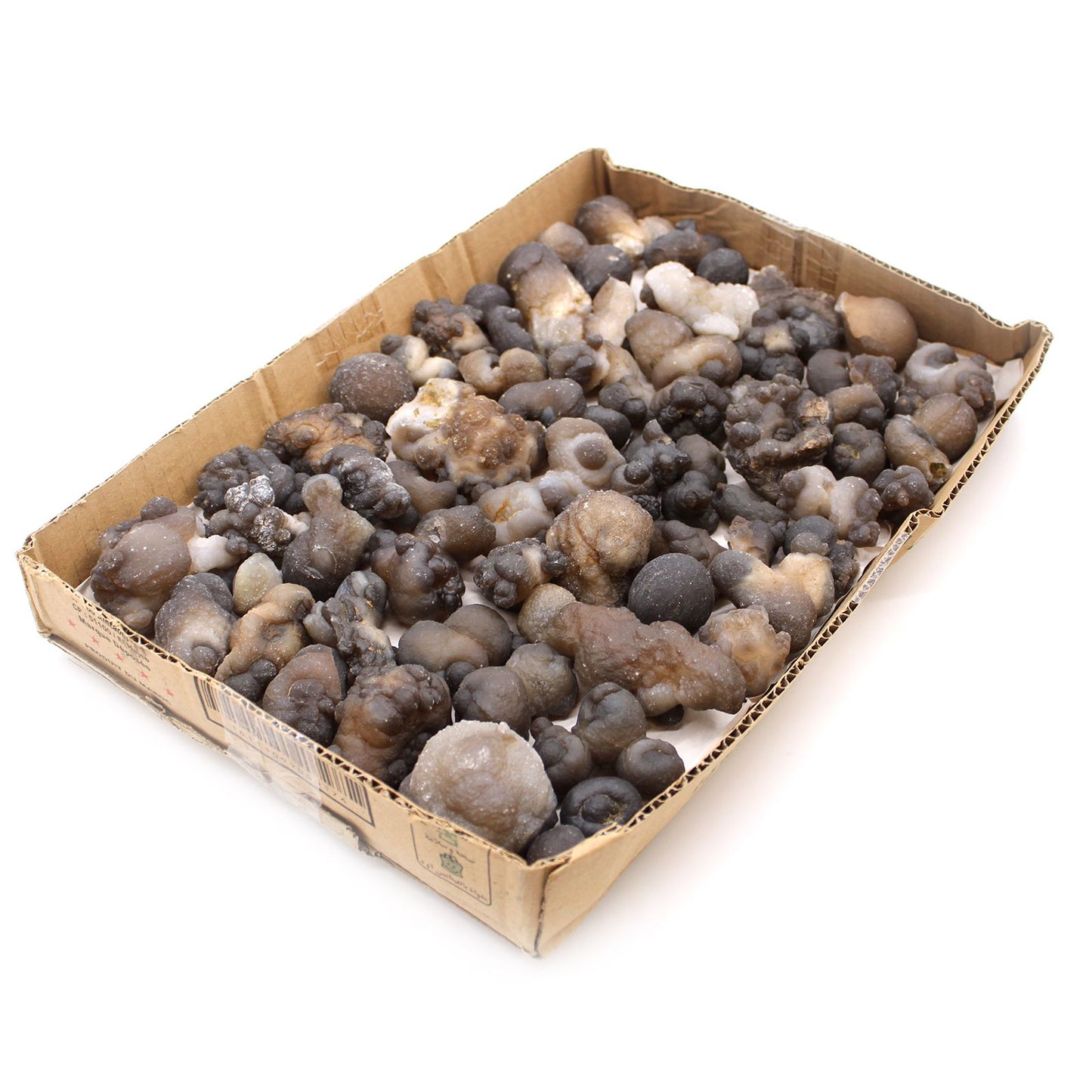 Eine Kiste mit etwa 100 unbehandelten Chalcedon-Rohsteinen in verschiedenen Grautönen.