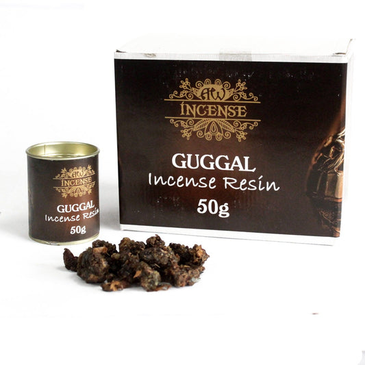 Guggal Räucherharz in einer 50g Dose mit Harzstücken.