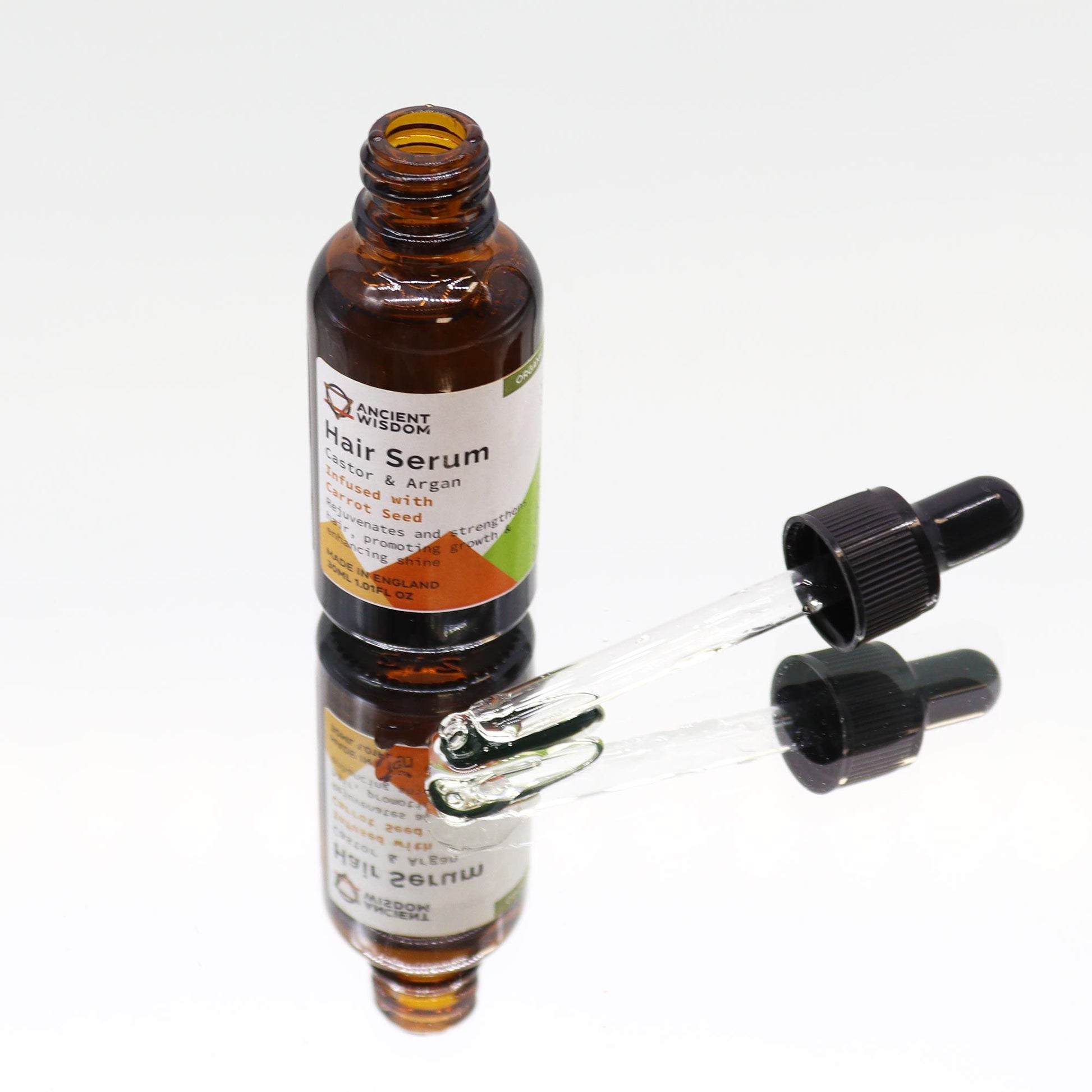 Braunes Glasfläschchen mit Haarserum und Pipette.