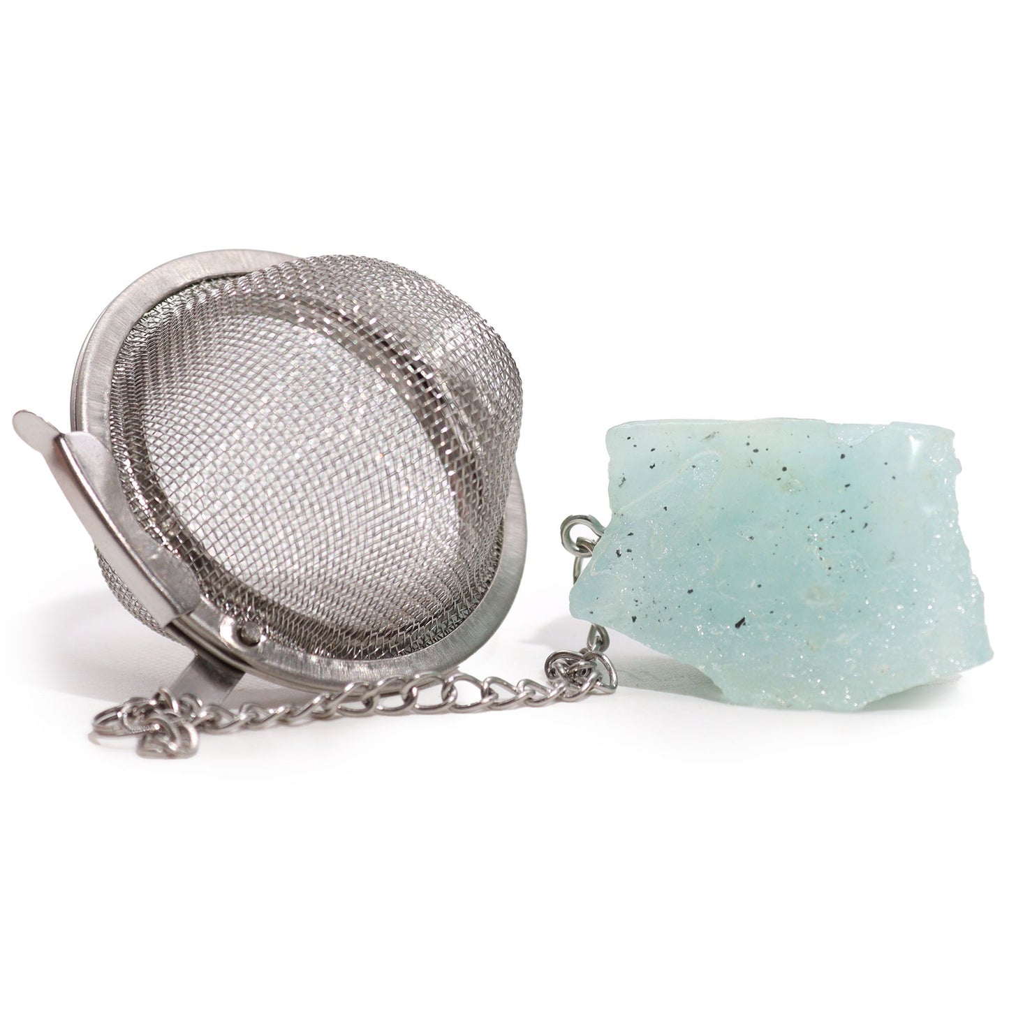 Edelstahl-Teesieb mit einem rohen Aquamarin-Kristall.