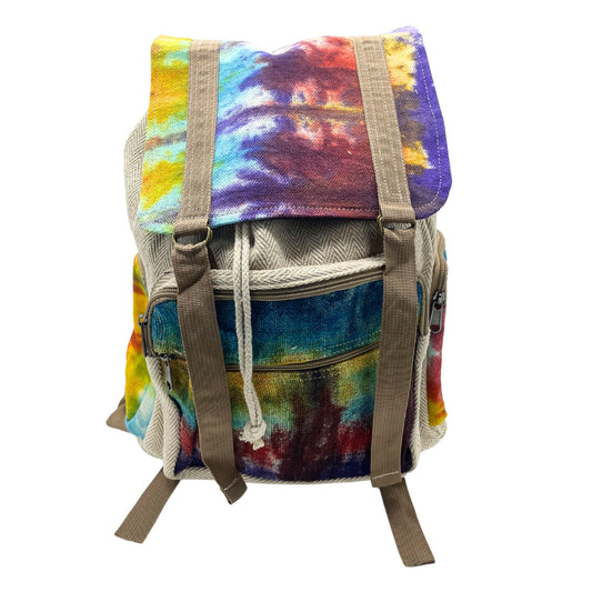Batik Hanfrucksack mit bunten Mustern und braunen Trägern.