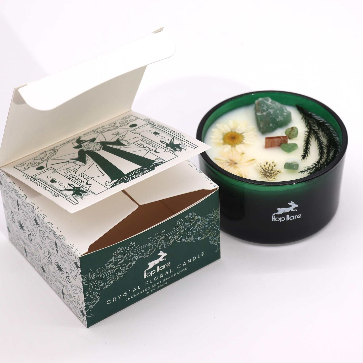 Kristallkerze aus Sojawachs mit Minze und Jade in einem grünen Glas.