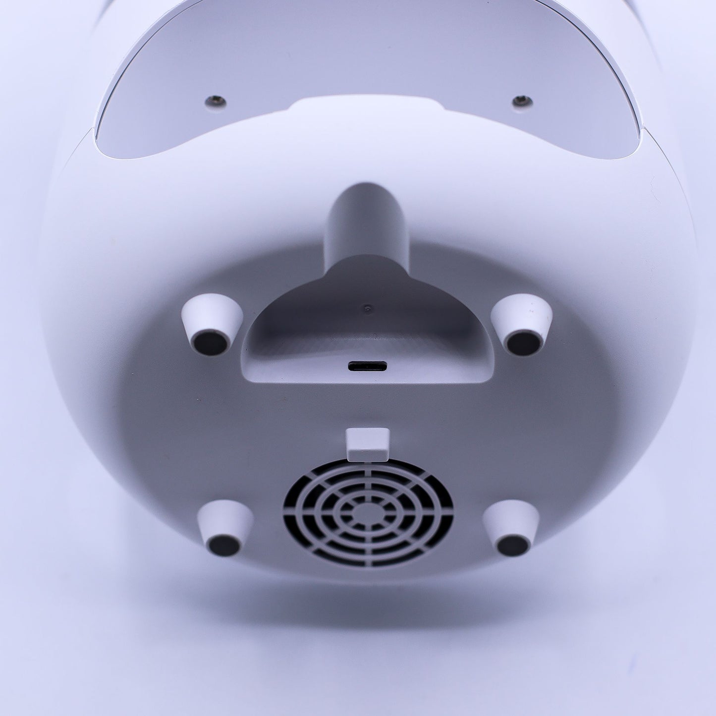 White USB aroma diffuser with flame effect and circular vent.