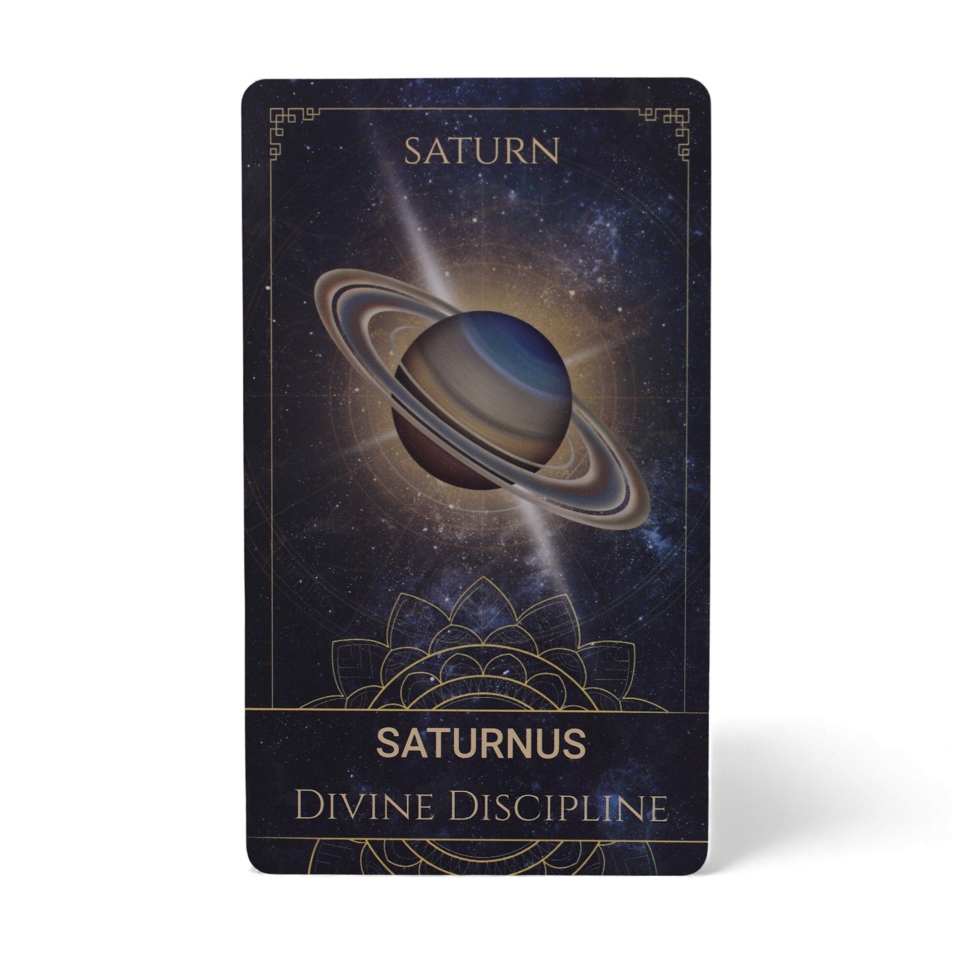 Eine Orakelkarte mit Saturn und dem Text "SATURNUS DIVINE DISCIPLINE".