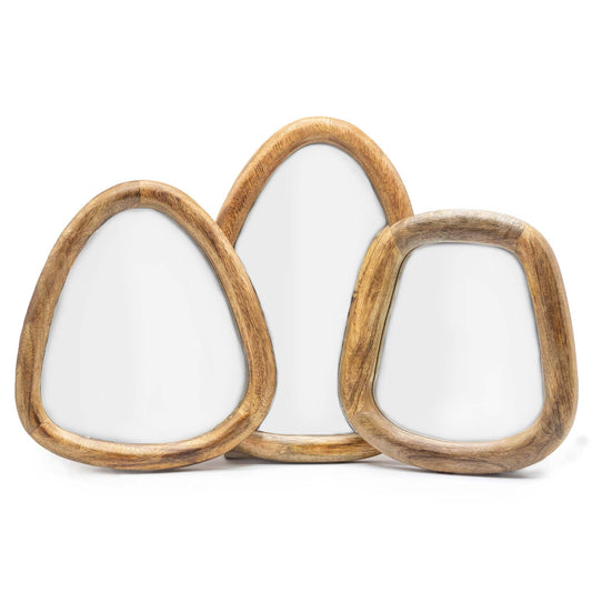 Set aus 3 organisch geformten Spiegeln aus Mangoholz.