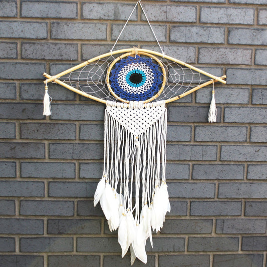 Großer Traumfänger im Macrame Evil Eye Design mit Federn.