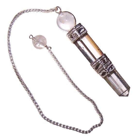 Dreiteiliges Heilstein-Pendel aus Bergkristall mit silberplattierter Kette.