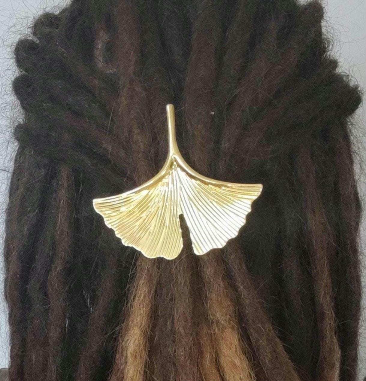 Goldener Dreadring in Form eines Ginkgoblattes.