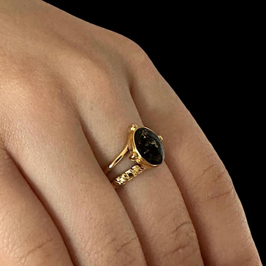 Größenverstellbarer Ring „golden Agnihotra“ 18k vergoldet mit Agnihotraasche - Flow of Passion