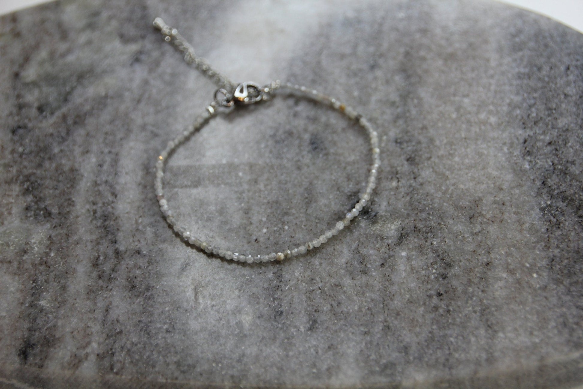 Heilsteinarmband aus Labradorit und Edelstahl - Flow of Passion