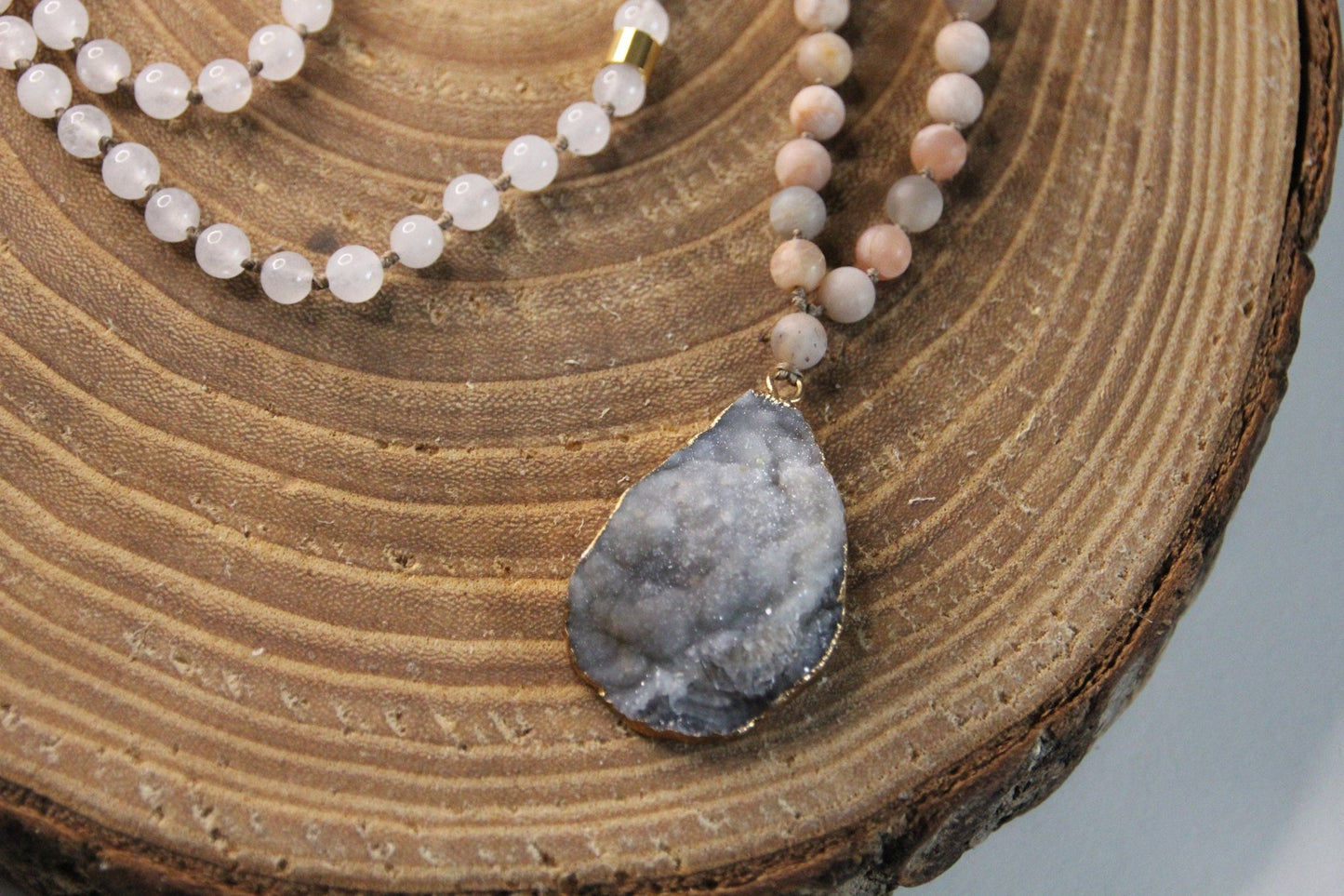 Malakette aus Sonnenstein, weißer Jade und Achat - Flow of Passion