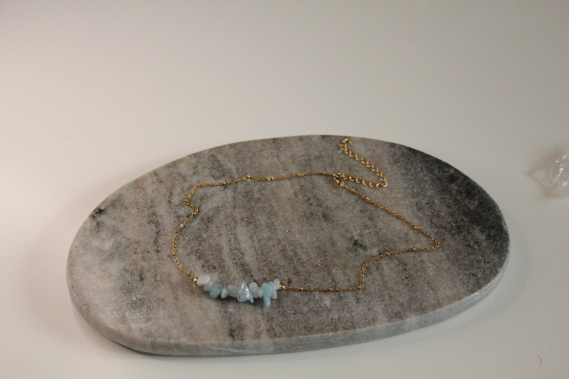 Vergoldete Heilsteinkette mit Aquamarinsplittern 18k - vergoldet - Flow of Passion