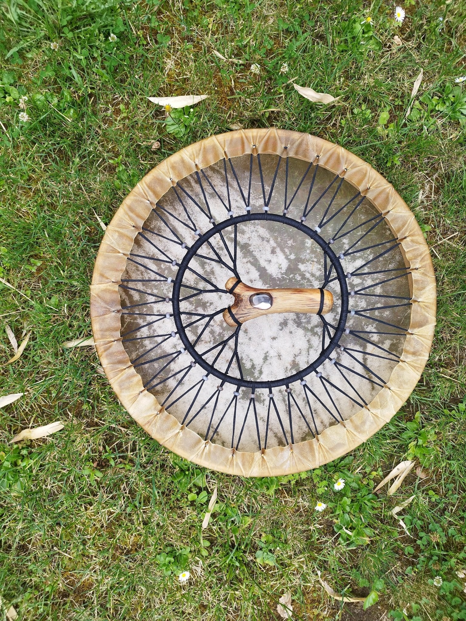 XL Stimmbare Schamanische Trommel mit Stimmperlen aus Achat, Rinderhaut und Esche 50cm - Flow of Passion